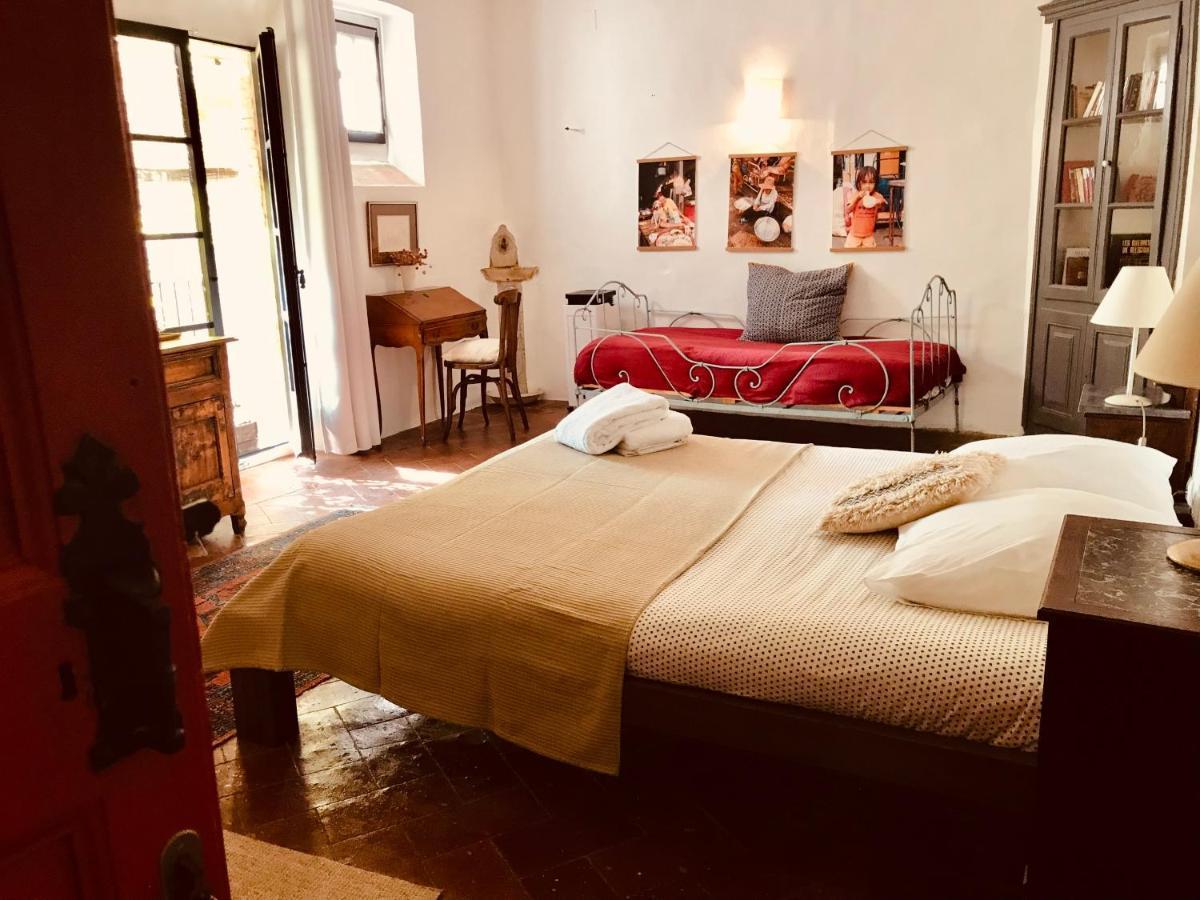 Bed and Breakfast Casa Migdia à Sant Jordi Desvalls Extérieur photo