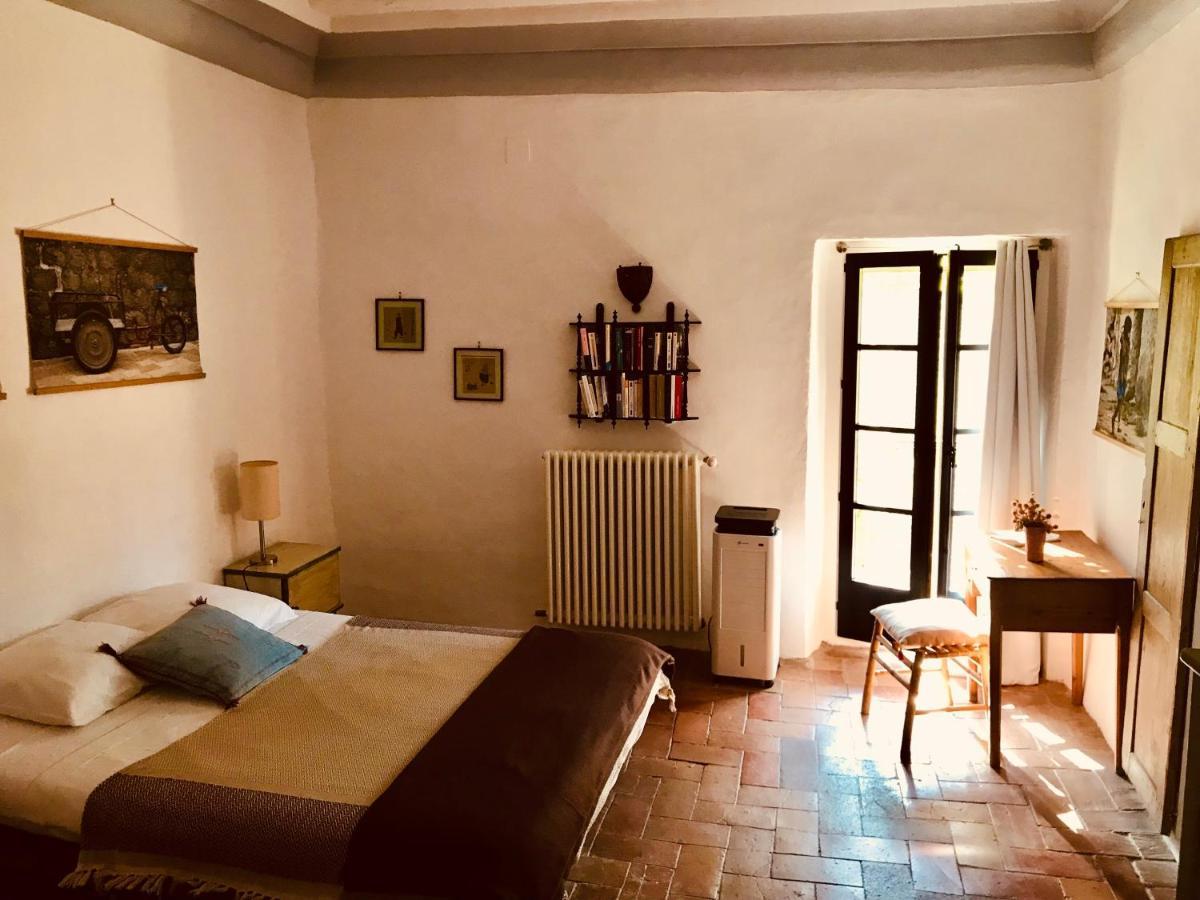 Bed and Breakfast Casa Migdia à Sant Jordi Desvalls Extérieur photo