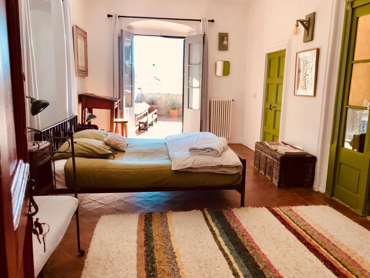 Bed and Breakfast Casa Migdia à Sant Jordi Desvalls Extérieur photo