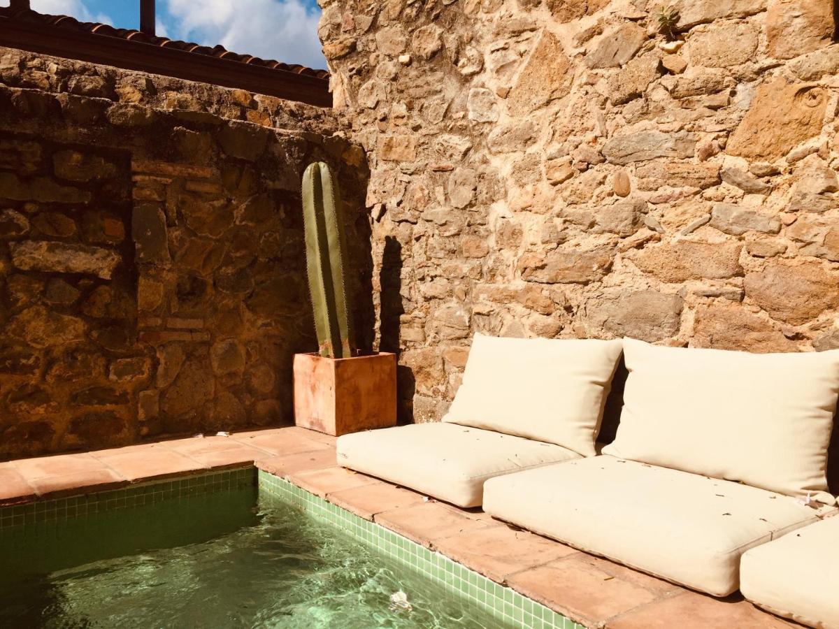 Bed and Breakfast Casa Migdia à Sant Jordi Desvalls Extérieur photo
