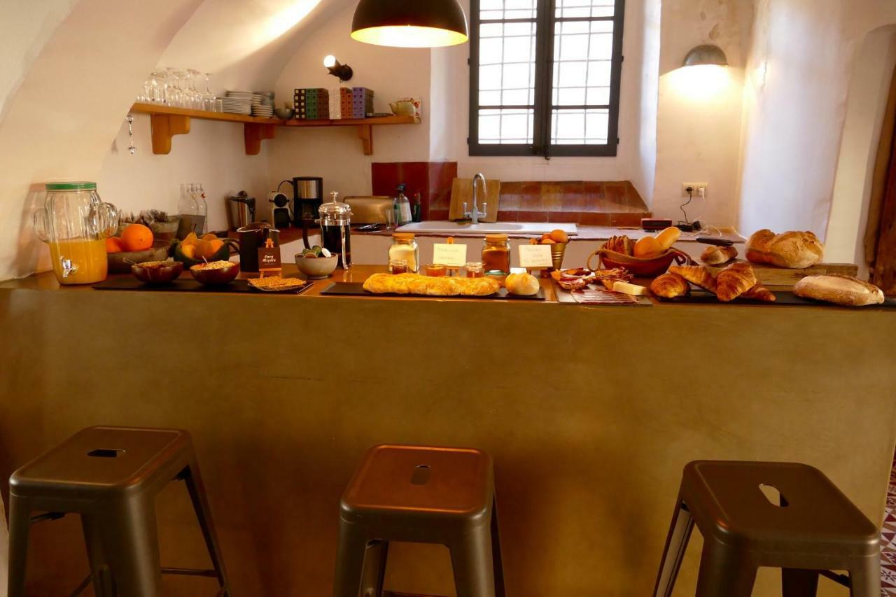 Bed and Breakfast Casa Migdia à Sant Jordi Desvalls Extérieur photo